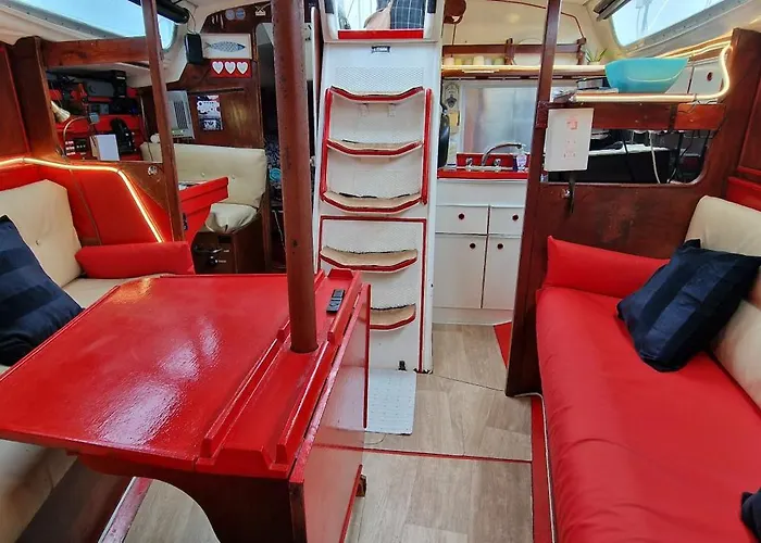 Ma Belle Lana, Voilier Familial, Superbe Vue Sur Hotel en barco