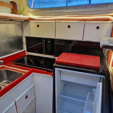 Voilier Familial Cockpit Spacieux Et Salon Panoramique, Vue à 360 Netflix Parking Botel