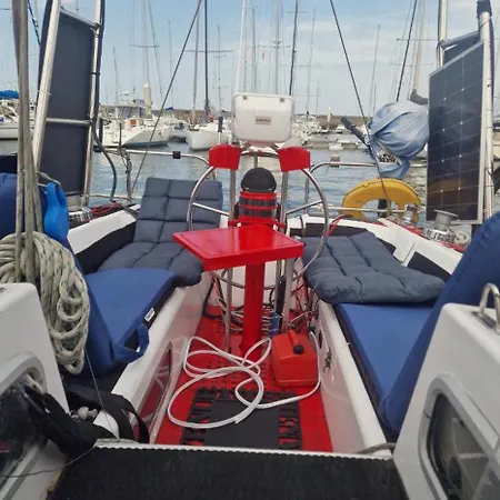 Voilier Familial Cockpit Spacieux Et Salon Panoramique, Vue à 360 Netflix Parking