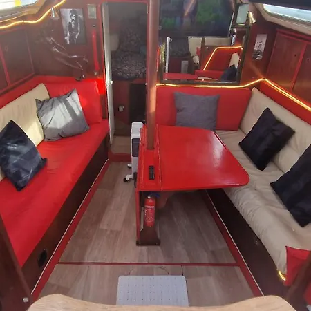 Voilier Familial Cockpit Spacieux Et Salon Panoramique, Vue à 360 Netflix Parking *