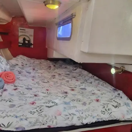 Ma Belle Lana Floating Retreat, Chantereyne Marina Botel