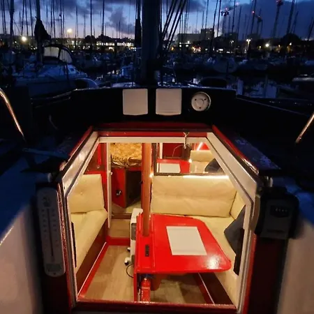 Ma Belle Lana Floating Retreat, Chantereyne Marina *