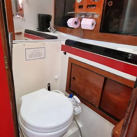 Botel Ma Belle Lana Floating Retreat, Chantereyne Marina *