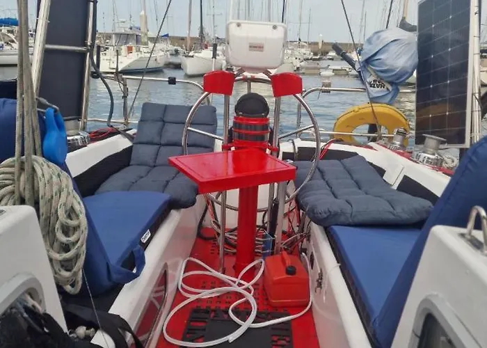 Voilier Familial Cockpit Spacieux Et Salon Panoramique, Vue à 360 Netflix Parking