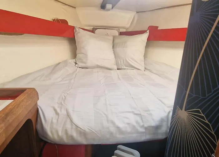 Voilier Familial Cockpit Spacieux Et Salon Panoramique, Vue à 360 Netflix Parking * Cherbourg-en-Cotentin