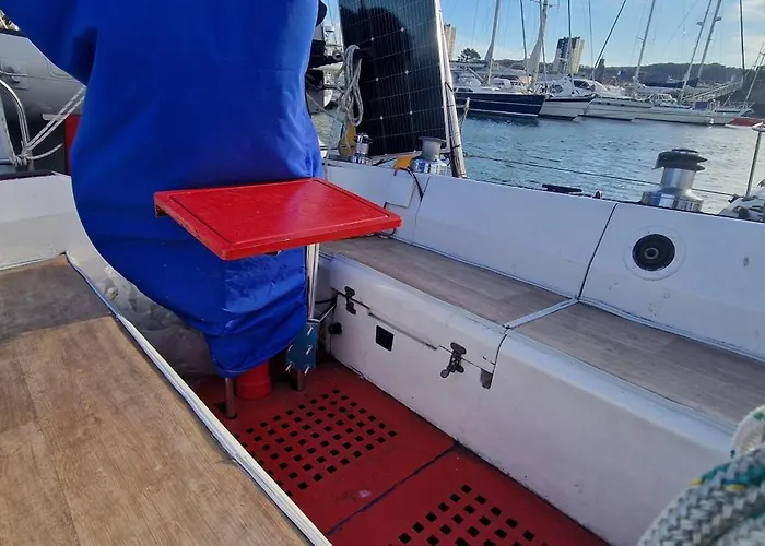 Voilier Familial Cockpit Spacieux Et Salon Panoramique, Vue à 360 Netflix Parking Cherbourg-en-Cotentin