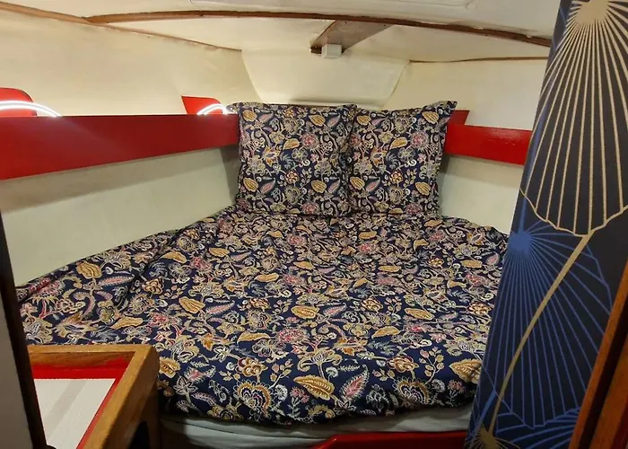 Voilier Familial Cockpit Spacieux Et Salon Panoramique, Vue à 360 Netflix Parking Bateau-hôtel Cherbourg-en-Cotentin