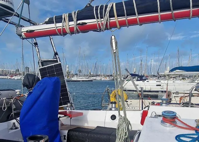 Voilier Familial Cockpit Spacieux Et Salon Panoramique, Vue à 360 Netflix Parking